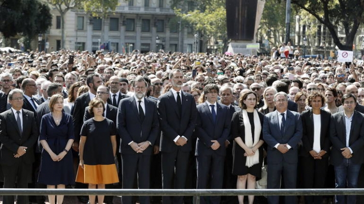 Građani Barcelone odali počast žrtvama napada i poručili: Ne plašimo se!