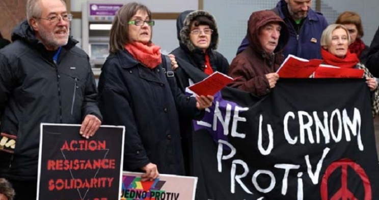 Udruženje Žena - žrtva rata u Foči na protestu sa 'Ženama u crnom'