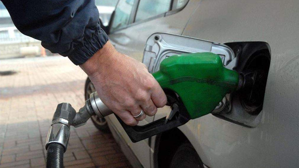 Na većini benzinskih pumpi u FBiH gorivo skuplje pet feninga