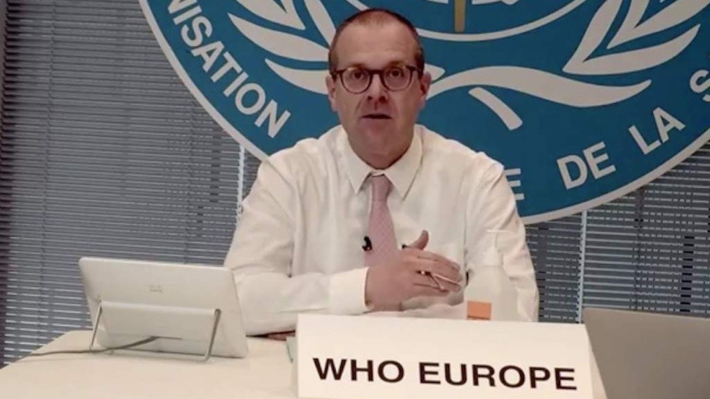 Čelnik WHO za Evropu Hans Kluge upozorava na rizik da mladi zaraze stare