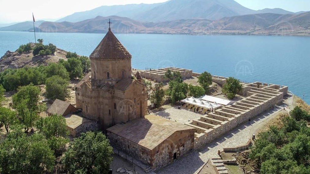 Turska: Molitva u srednjovjekovnoj crkvi na Akdamaru