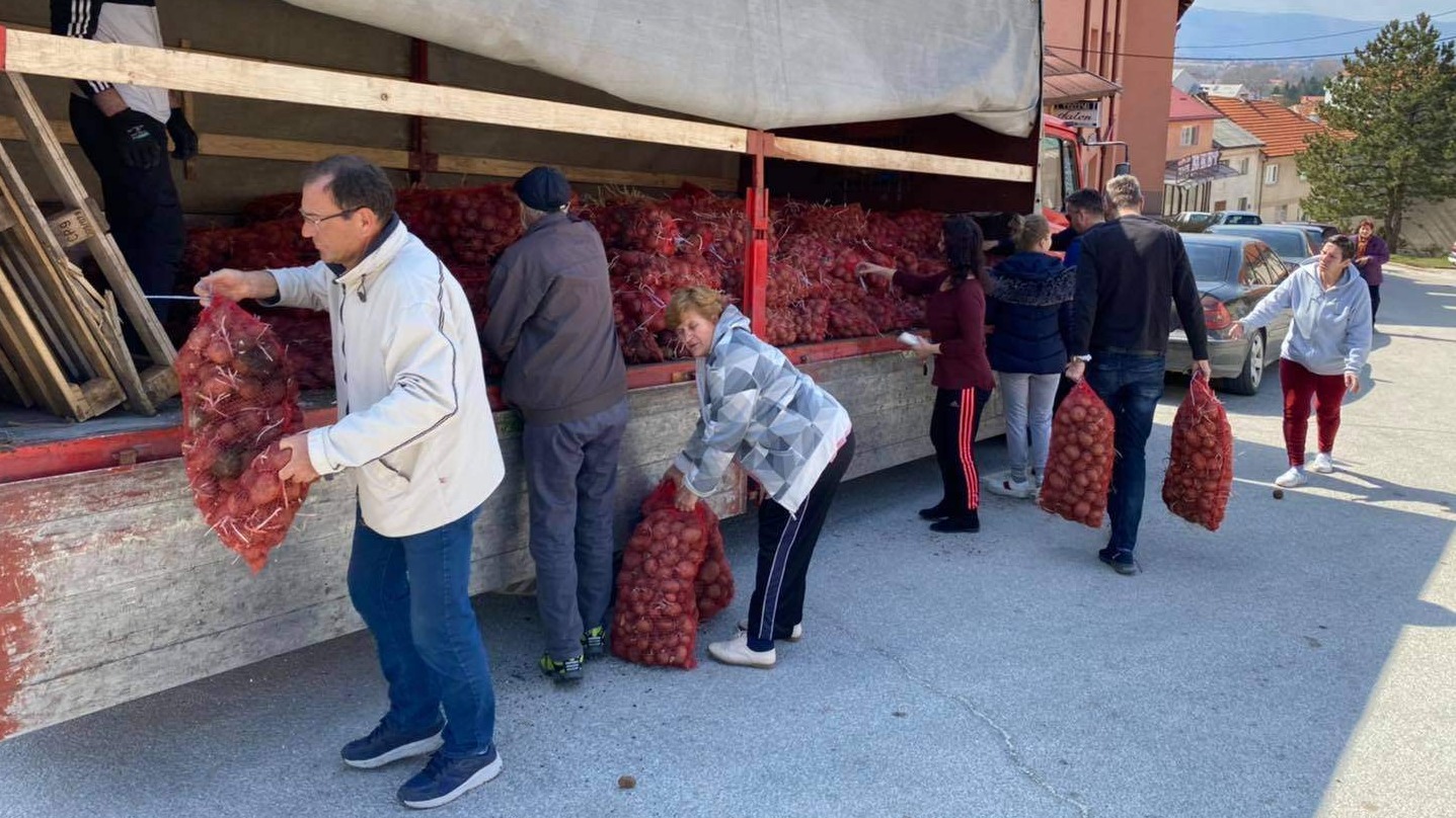 MIZ Livno: Podijeljene prve četiri tone krompira donacije MIZ Glamoč 