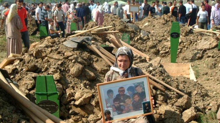 Tuzla: U utorak izložba fotografija 'Bol majki Srebrenice'
