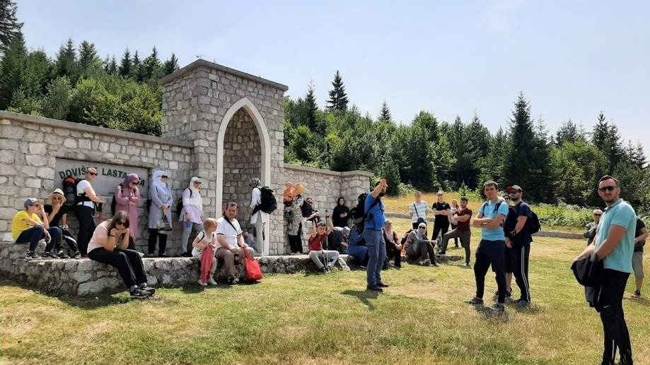 Mreža mladih Muftijstva zeničkog: Planinarska tura na Lastavicu ”Tragom bosanskih bogumila”