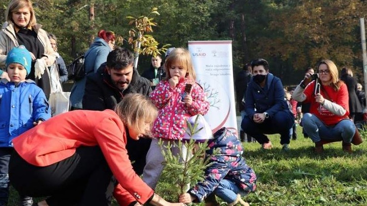Djeca posadila 'Dječiju šumu' na Slanoj Banji u Tuzli