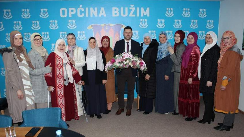 Priznanje općine Bužim dodijeljeno Odjelu za brak i porodicu MIZ Bužim 