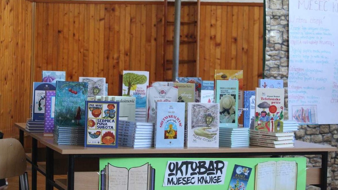 MIZ Tuzla donira 180 lektirnih naslova biblioteci Osnovne škole "Pazar"