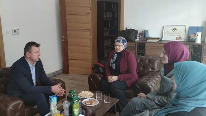 Sastanak dr. Malkić s članovima tima Savjetovališta za brak i porodicu MIZ Bihać 