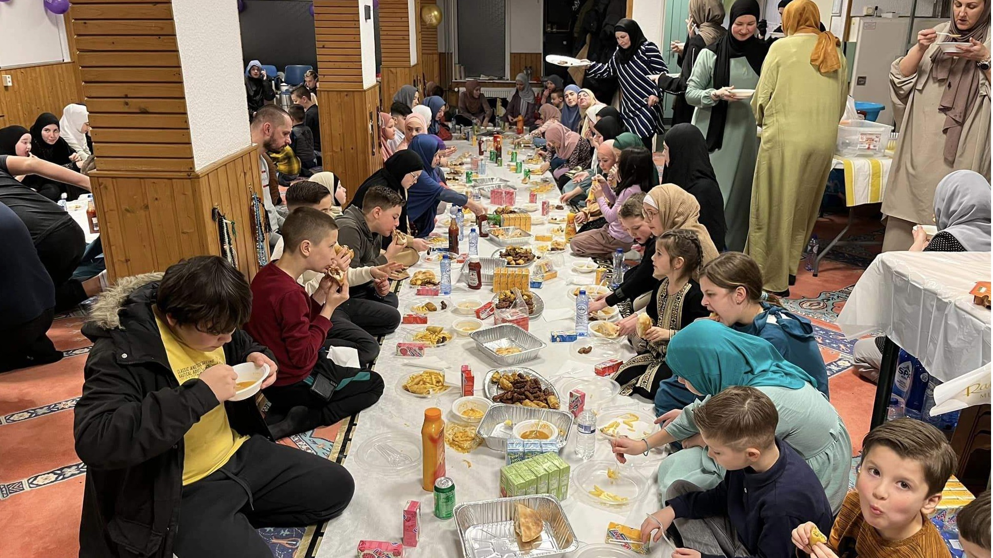 Roterdam: Upriličen iftar za oko stotinu polaznika mekteba