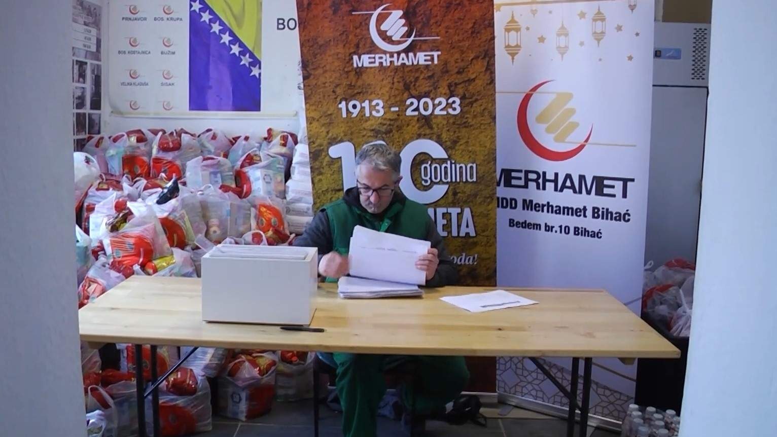 Bihaćki Merhamet podijelio ramazanske pakete u vrijednosti od 25000 KM