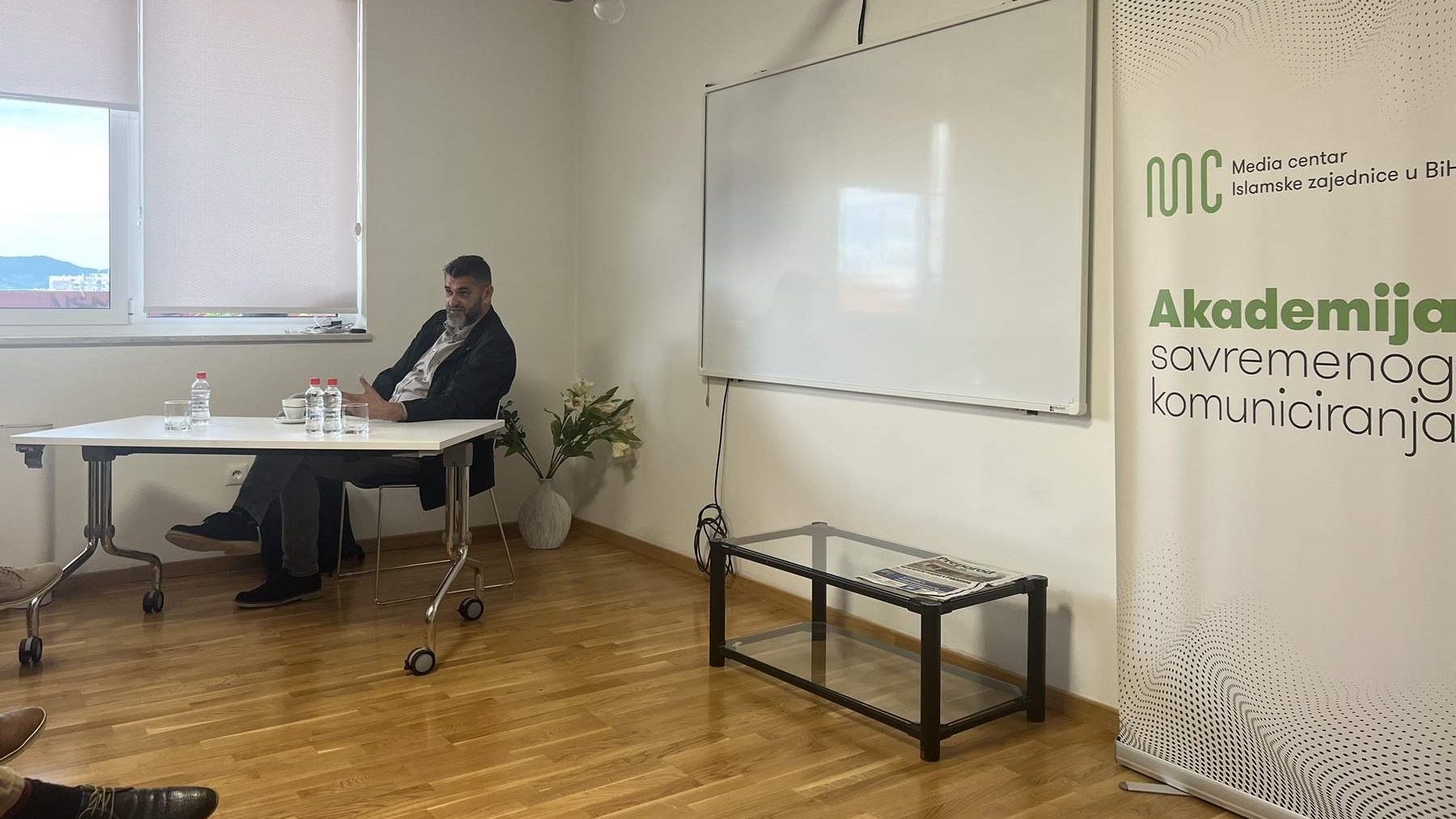 Suljagić održao predavanje za uposlenike Media centra IZ: Sve počinje iz riječi