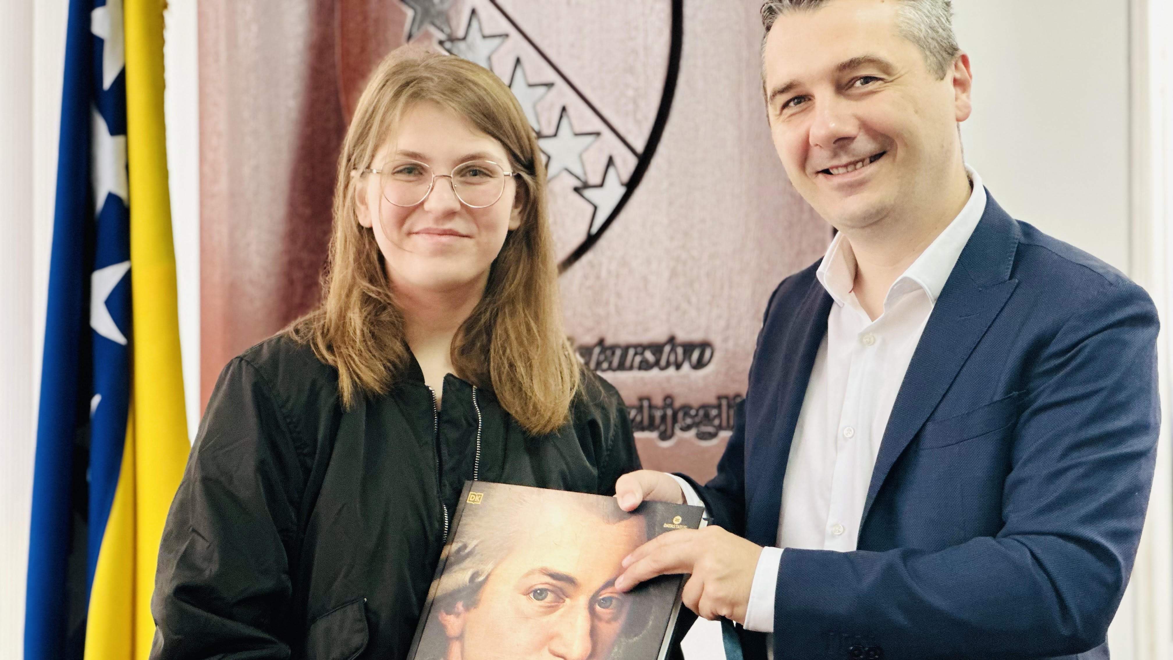 Učenicu generacije iz povratničkog mjesta Križevići primio ministar Nerin Dizdar