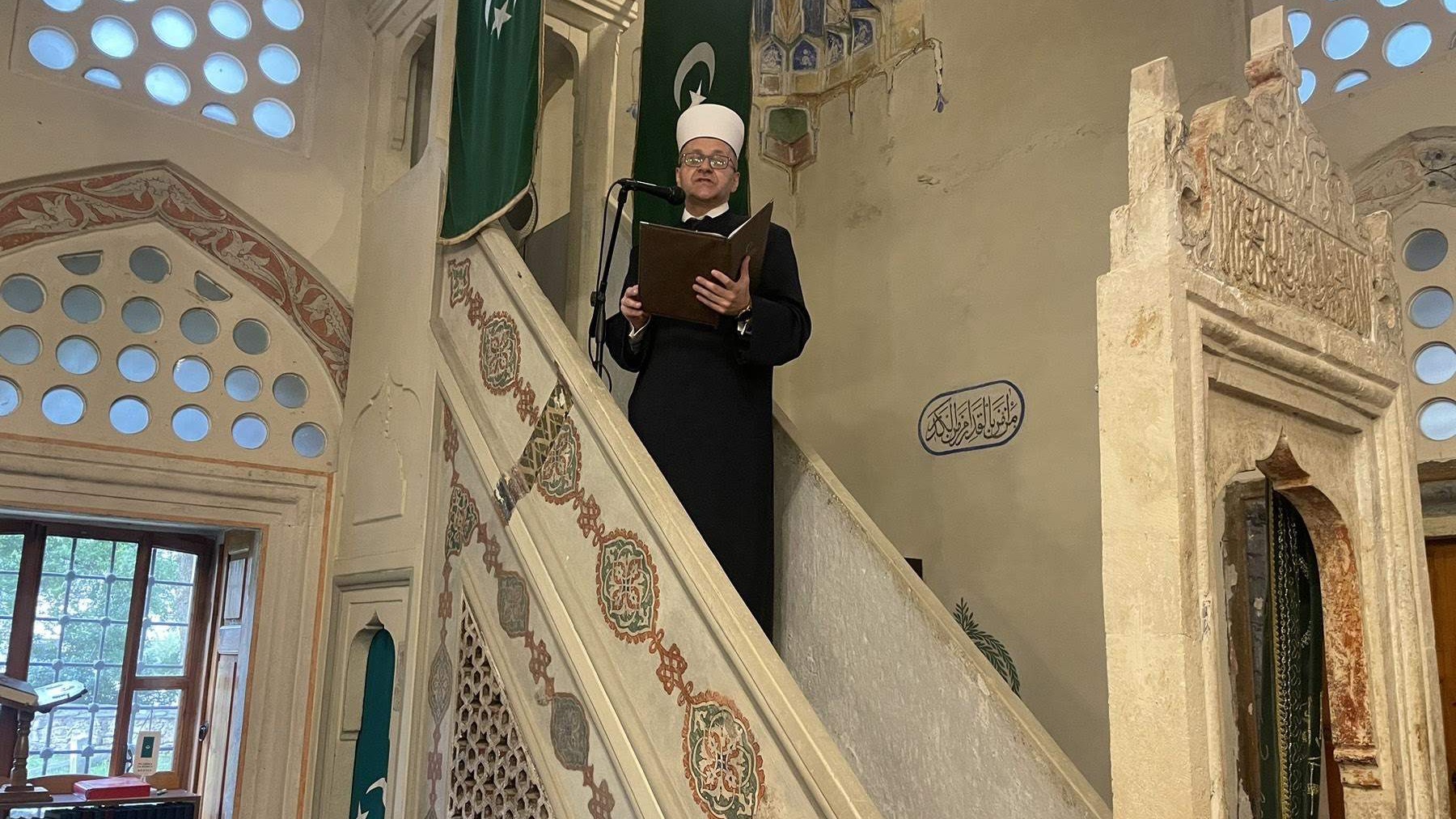 Mostarski muftija na bajramskoj hutbi: Naše dostojanstvo nas obavezuje da čuvamo slobodu, vjeru, kulturu, jezik, narod i domovinu