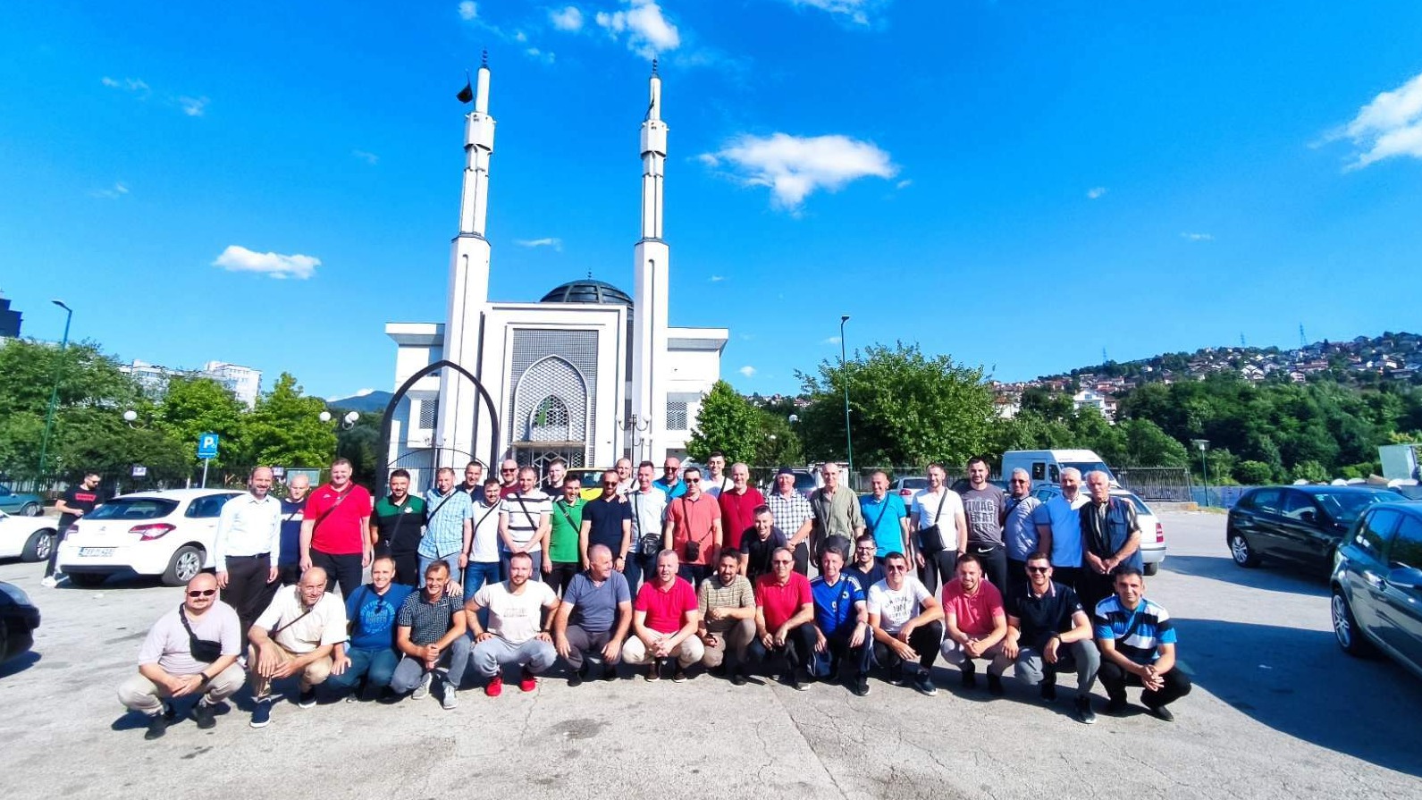Učesnici 23. kulturno-edukativnih i sportskih susreta članova Udruženja ilmijje autobusima krenuli prema Istanbulu