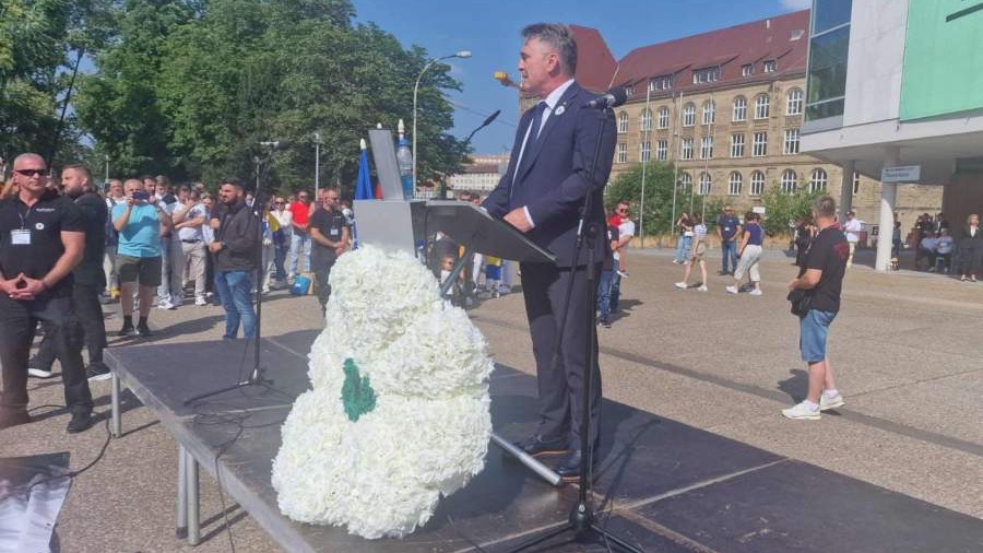 Komšić u Stuttgartu: Na Zapadu se pretvarali da ih boli i dotiče genocid u Srebrenici