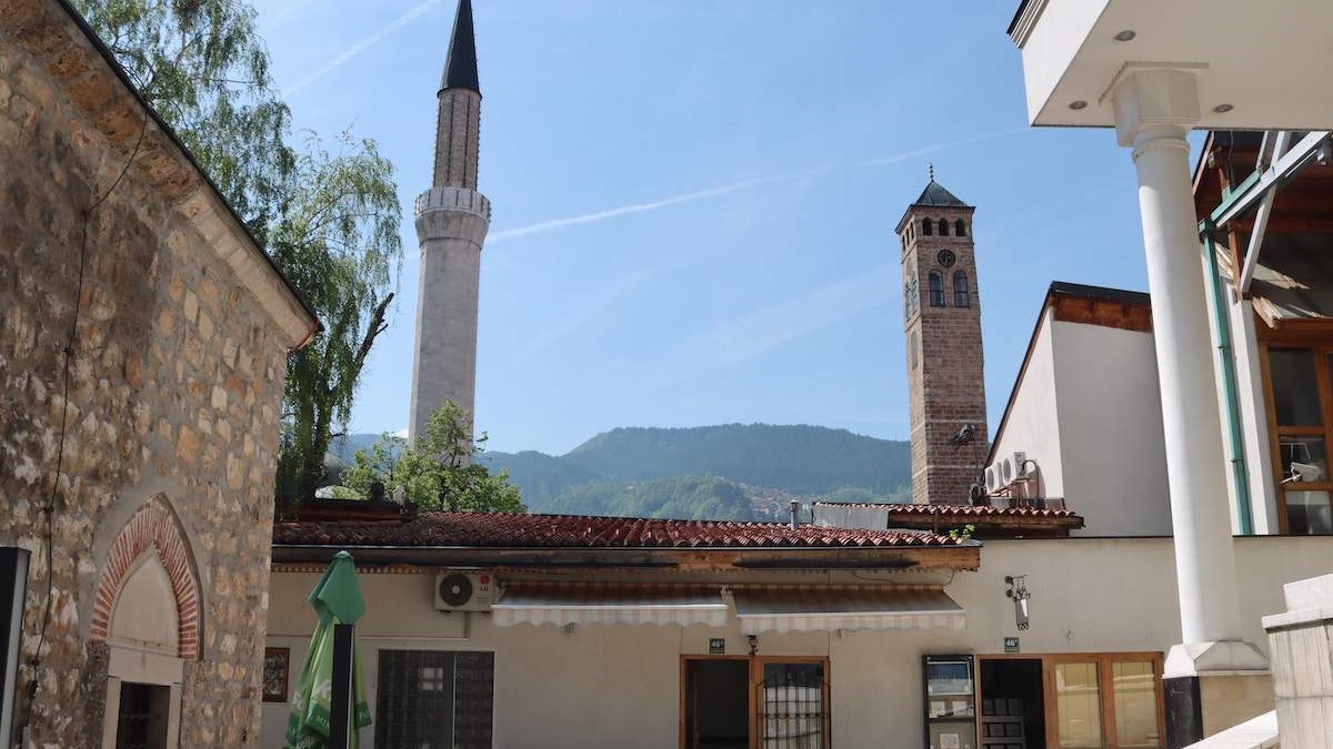 Hadiska podloga u običajima Bošnjaka: Islam i nauka