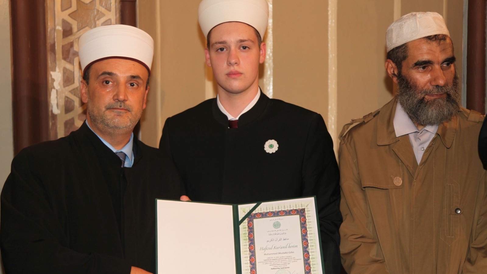 Hafiska dova: Mladi Muhamed proučio cijeli Kur'an za jedan dan pred Komisijom za hifz