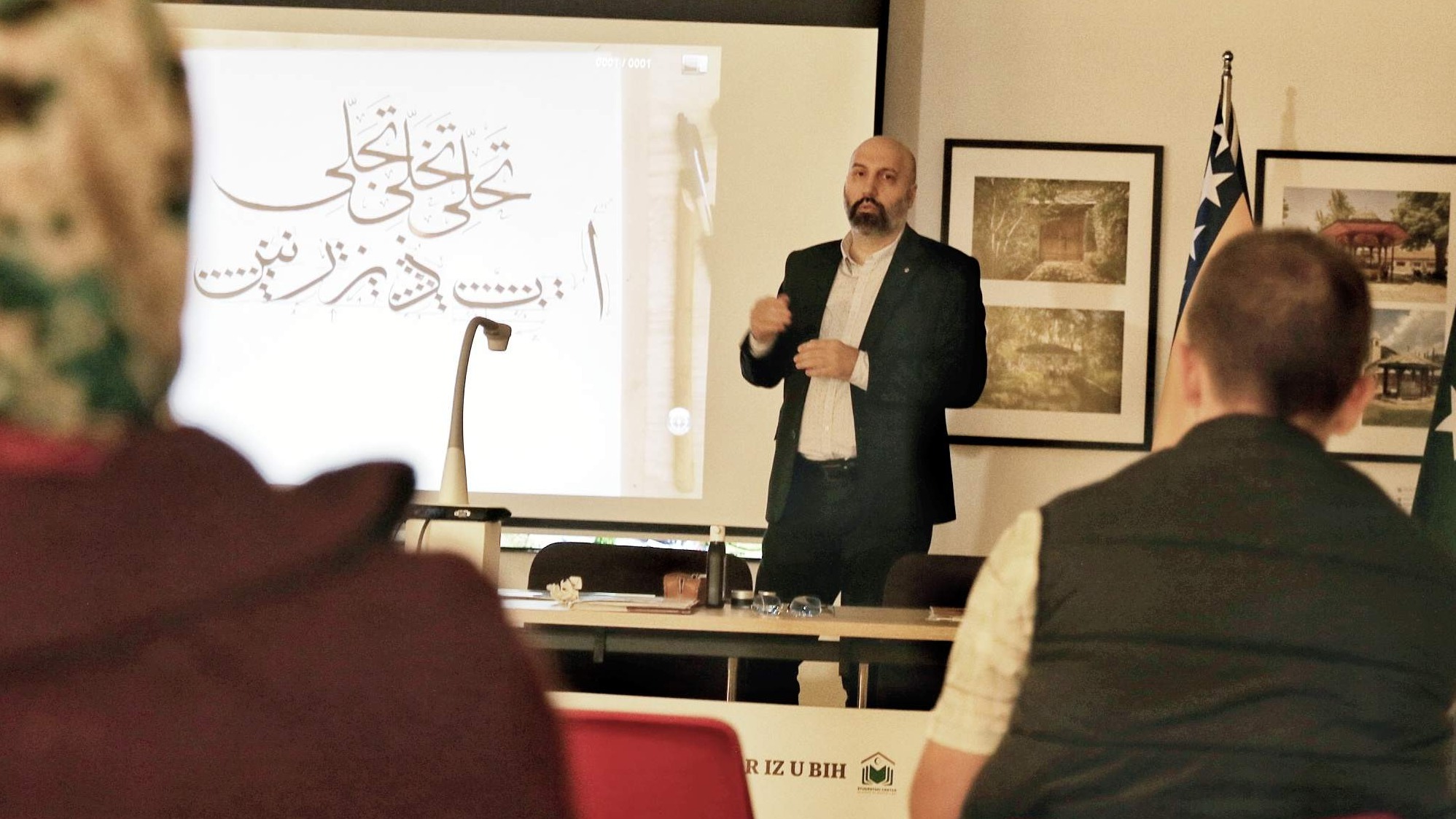 Pod nebom vedre vjere: U okviru izložbe upriličen razgovor o kaligrafiji