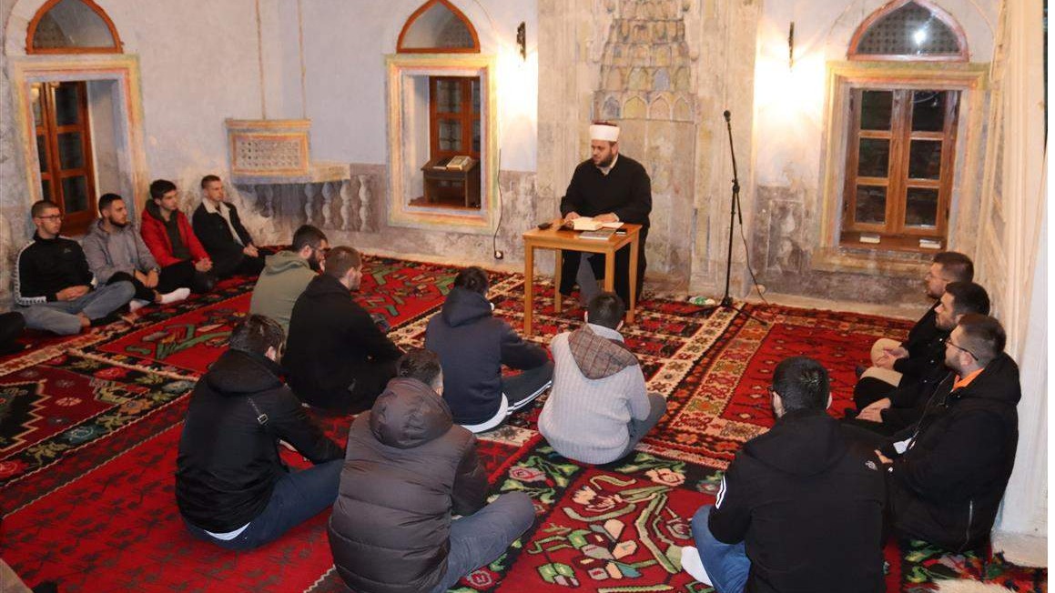 MIZ Mostar: Predavanjem glavnog imama mr. Dino-ef. Maksumića počeo ciklus predavanja u džamiji Tabačici
