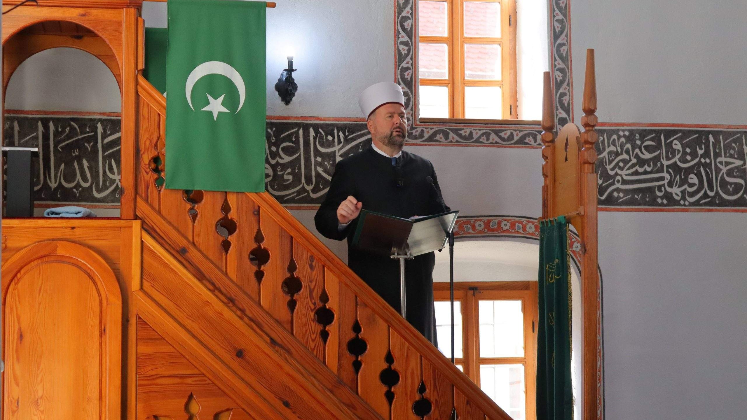 Muftija Dizdarević održao hutbu u Gazi Ferhad-begovoj džamiji u Tešnju
