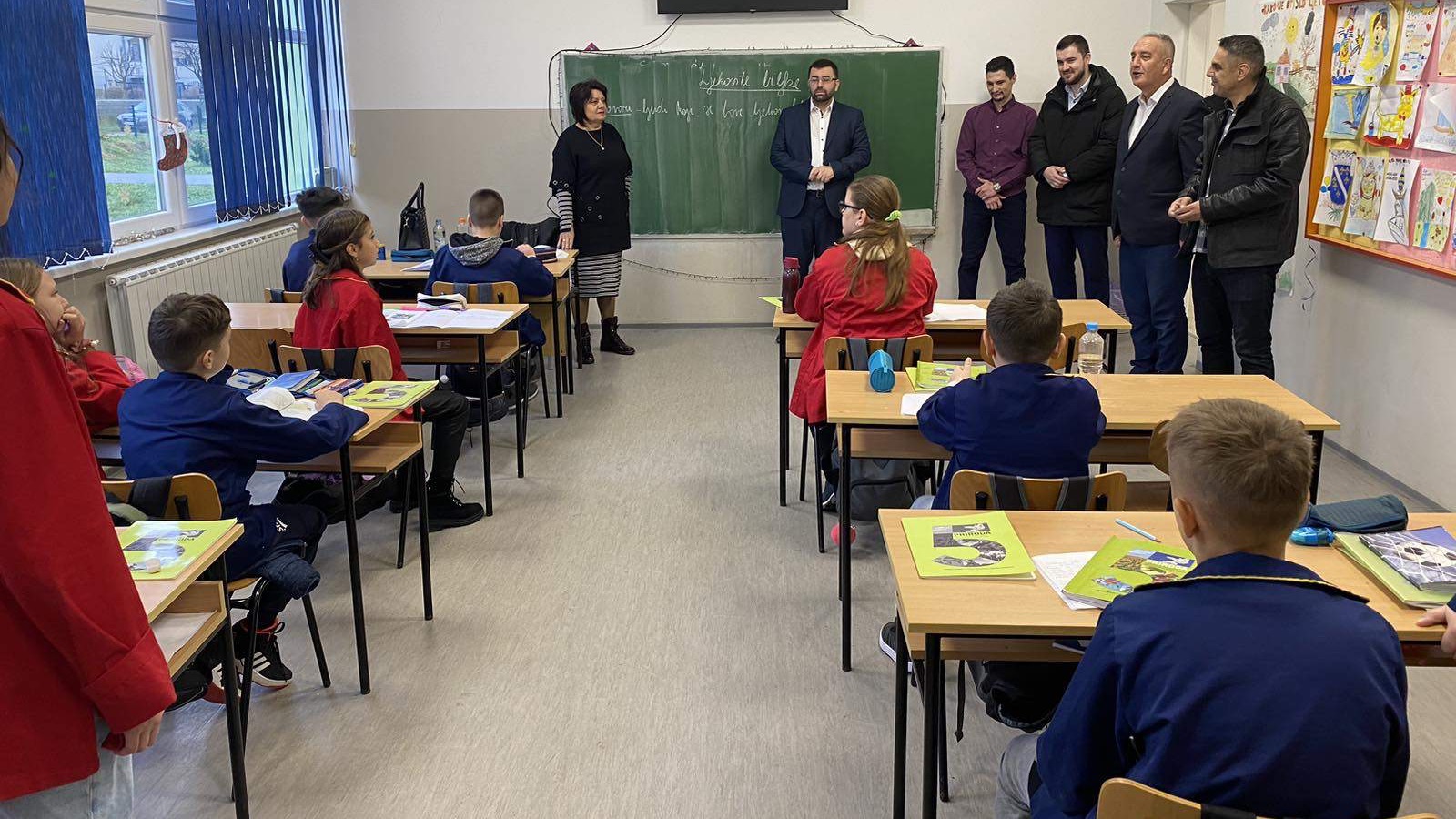 MIZ Puračić: Džemat Devetak pomogao opremanje učionica u OŠ Devetak 