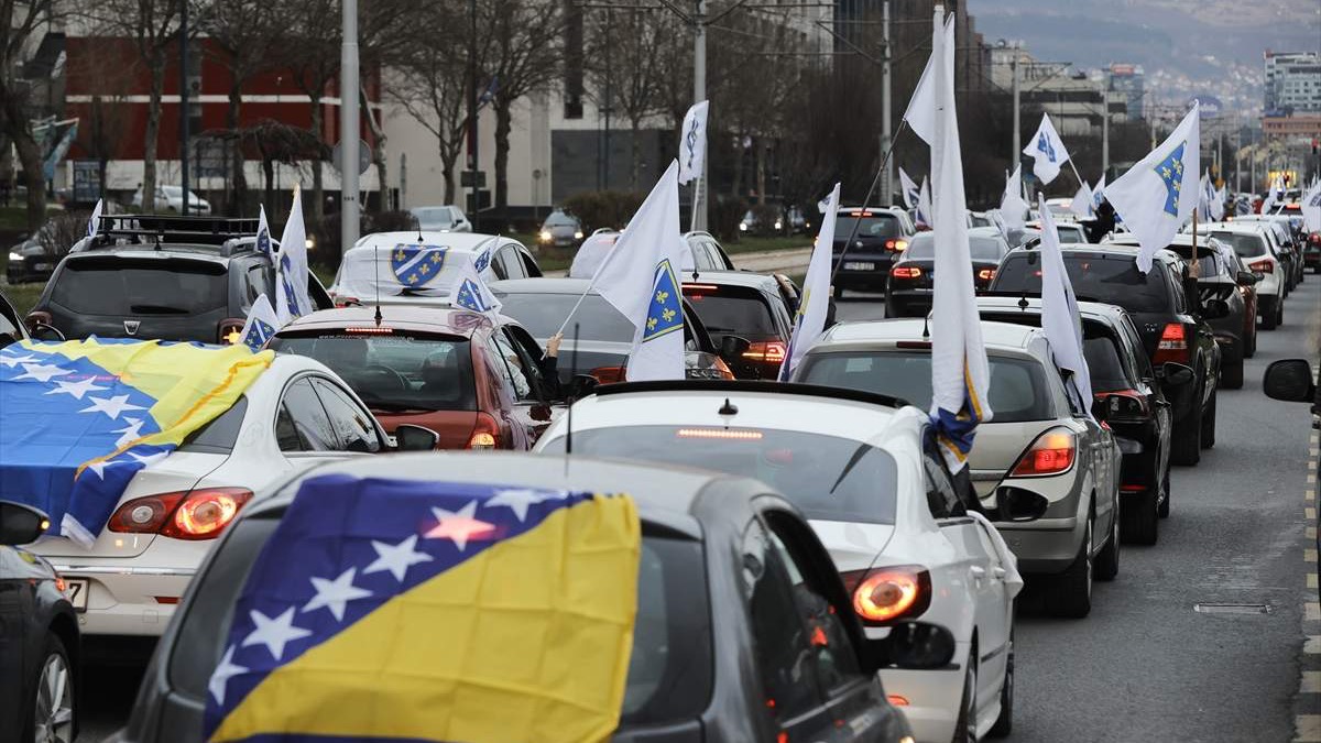 Ulicama Sarajeva održan defile zastava s ljiljanima
