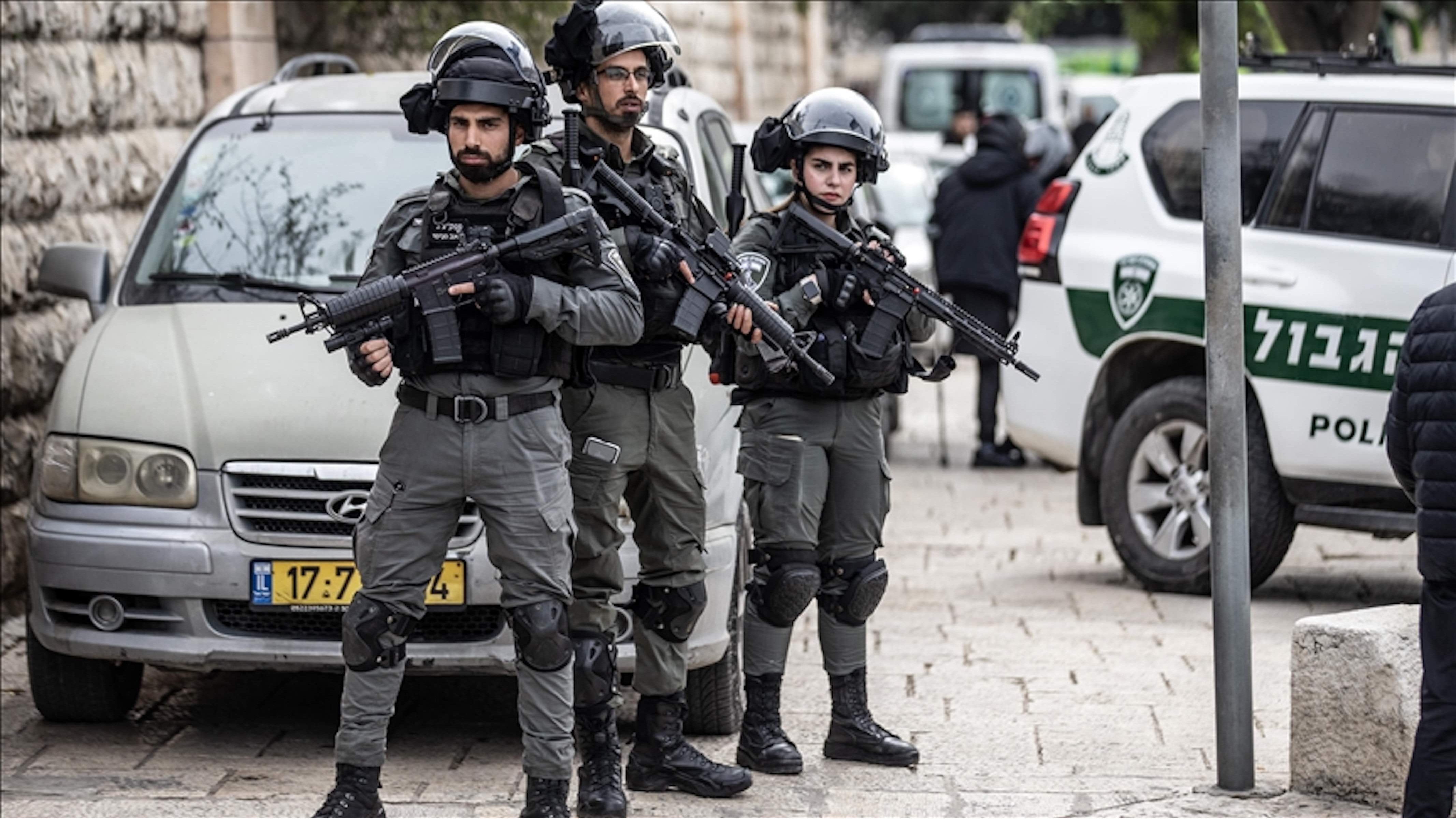 Izraelska okupacijska  policija postavila bodljikavu žicu na ulaz koji vodi do džamije Al-Aksa
