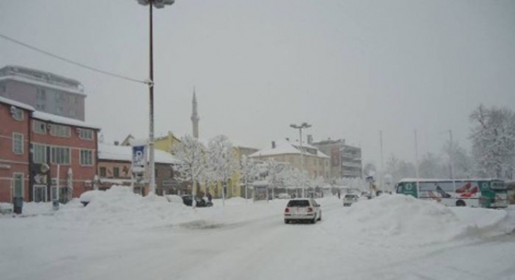 Problemi zbog snijega: U USK-u prekinuta nastava, saobraćaj otežan