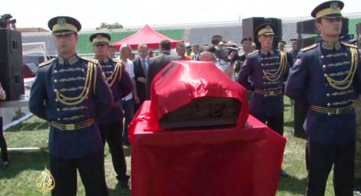 Posmrtni ostaci Ise Boletinija sahranjeni su u Boletinu kod Mitrovice 99 godina nakon što je ubijen u Crnoj Gori