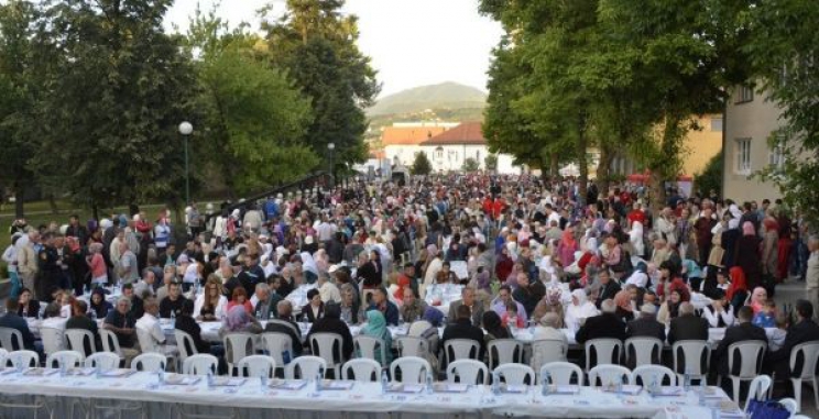 Više od 1.500 postača na zajedničkom iftaru u Bugojnu