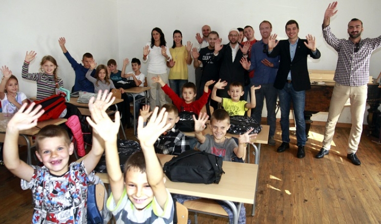 Udruženje Isa-beg Ishaković​ prikupilo školski materijal za djecu iz Konjević polja (AUDIO)