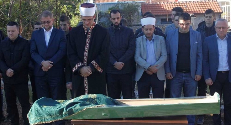 Podgorica: Klanjana dženaza za osobe čiji su posmrtni ostaci pronađeni prilikom arheološkog iskopavanja Hadrovića džamije