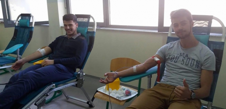 Akcija dobrovoljnog darivanja krvi maturanata Karađoz-begove medrese