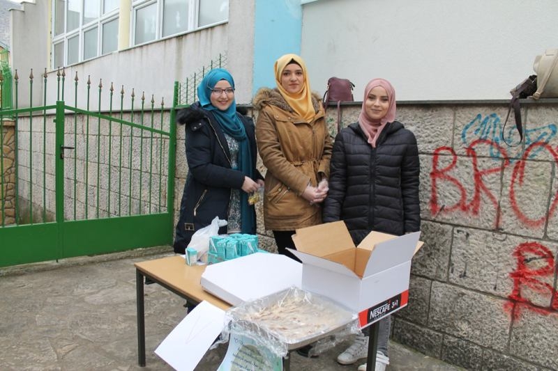 Mostar: U povodu mevluda užina za učenike škole