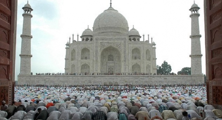 Odluka institucija: U džamiji Taj Mahal mogu klanjati samo mještani