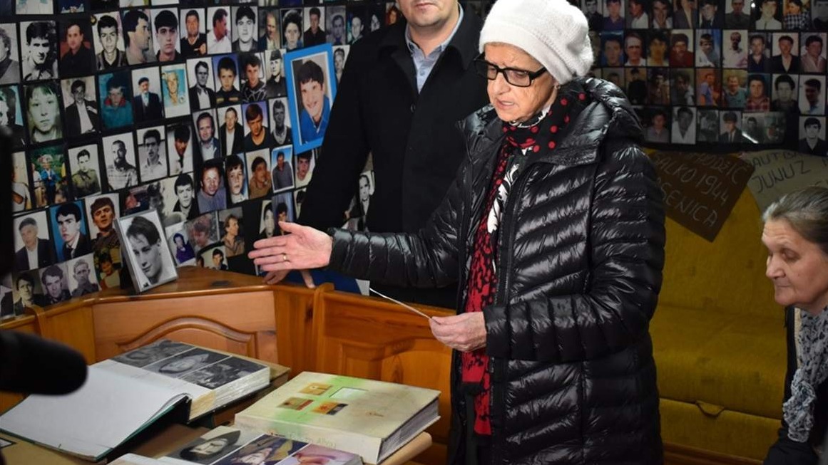 "Žene Srebrenice" predale oko 2.000 fotografija ubijenih žrtava genocida