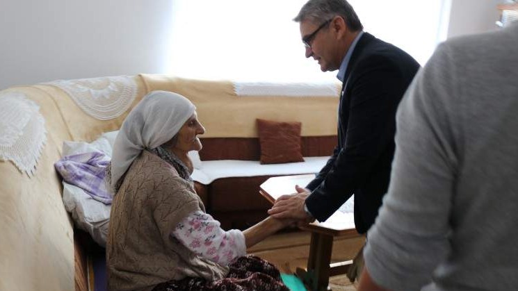Ministar Bukvarević posjetio majku heroja Safeta Zajke