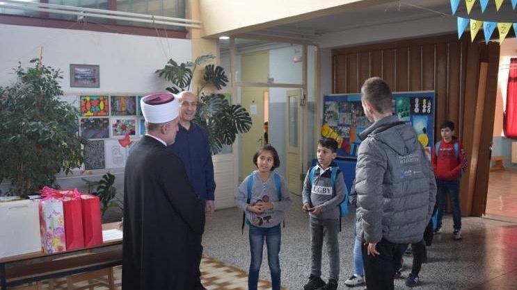 USK - Muftija Kudić posjetio škole u kojima nastavu pohađaju djeca migranata