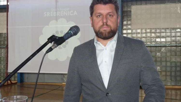 Duraković zeničkim školarcima održao predavanje o genocidu u Srebrenici