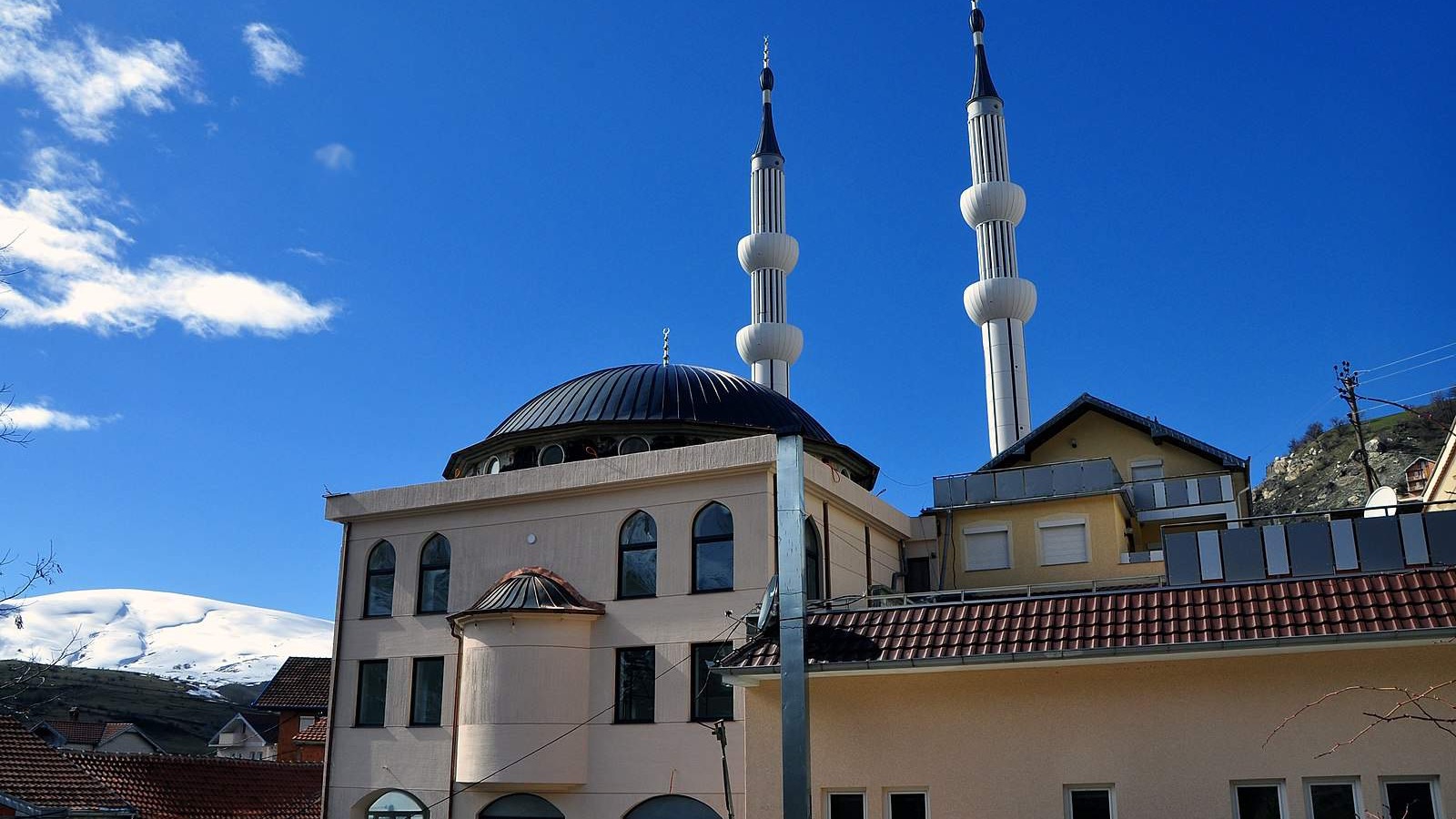 Islamska zajednica Kosova obustavila klanjanje namaza u džamijama zbog korona virusa