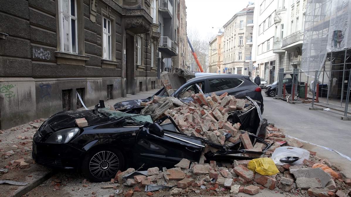 Zagreb sanira štete od potresa, ulice prazne 