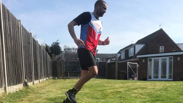 Britanac u dvorištu istrčao maraton