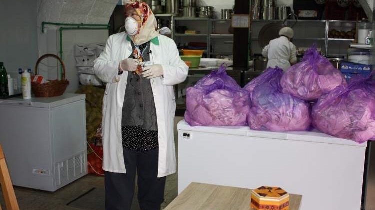 Bošnjački institut donirao 5.000 zaštitnih maski Narodnoj kuhinji 'Stari Grad'