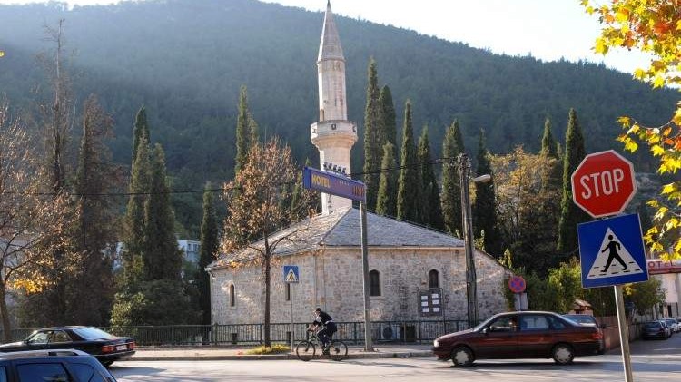 Mostar: Bajram namaz u svim džamijama, središnja svečanost u Sjevernom logoru