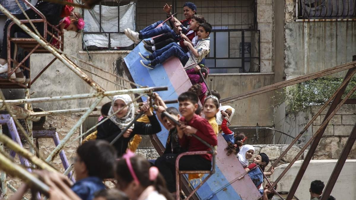 Mališani u Idlibu nakon dugo vremena nasmijani dočekali Bajram