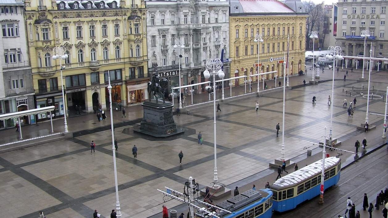 Zagreb: Obilježavanje Dana bijelih traka na Trgu bana Josipa Jelačića