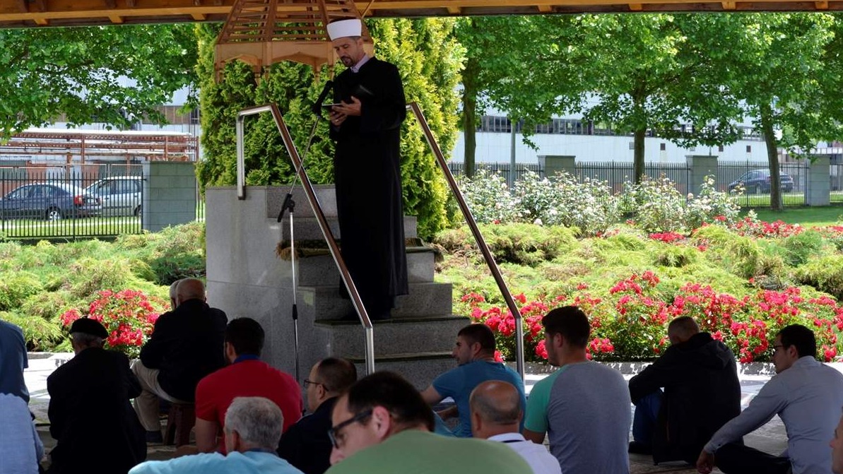 U Memorijalnom centru ”Srebrenica-Potočari” ponovo klanjan džuma-namaz