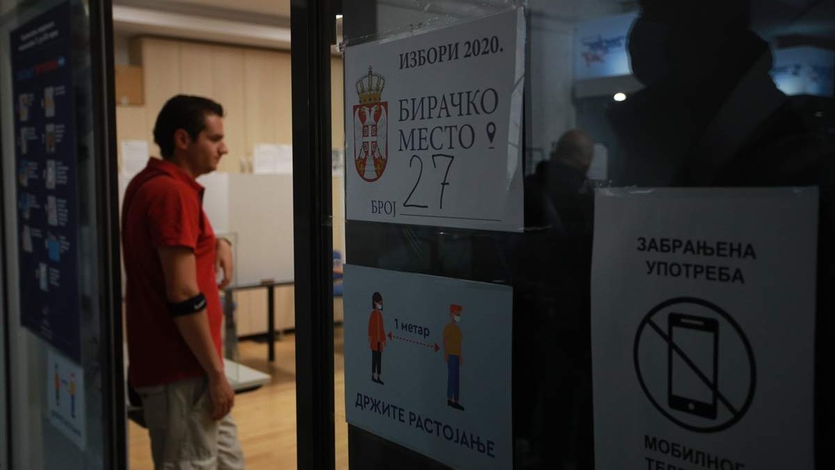Otvaranjem više od osam hiljada birališta počeli izbori u Srbiji