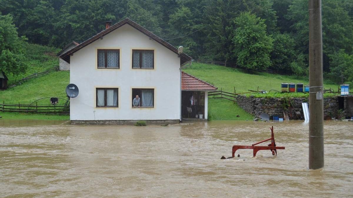 Volonteri Crvenog križa FBiH na terenu nakon poplava u Tuzlanskom kantonu