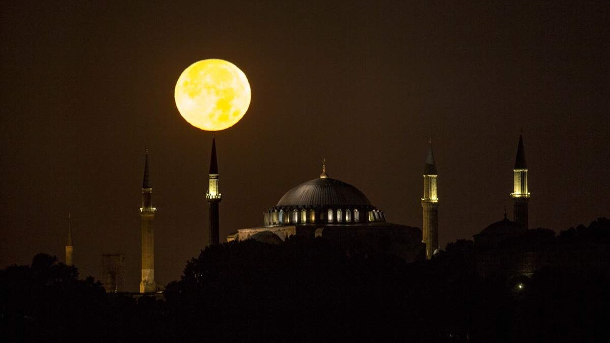 Fascinantne fotografije: Pun mjesec iznad Aje Sofije